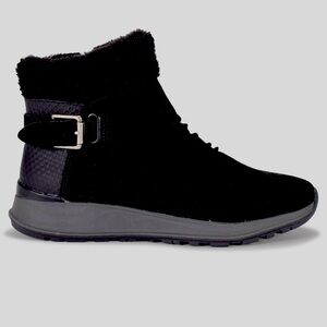 Baretraps Becki women's sherpa winter boots.